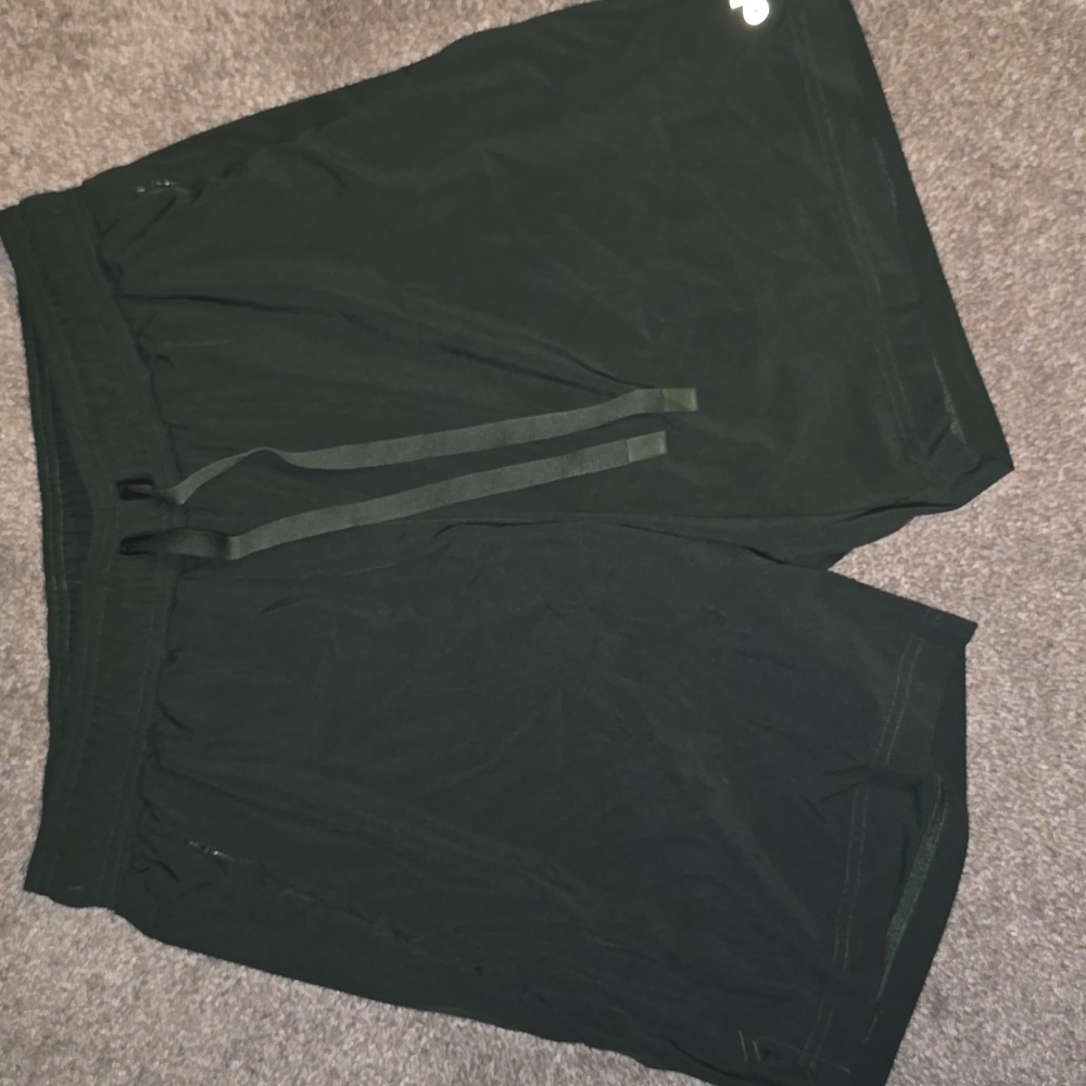 Mes size medium  alo shorts pre-owned